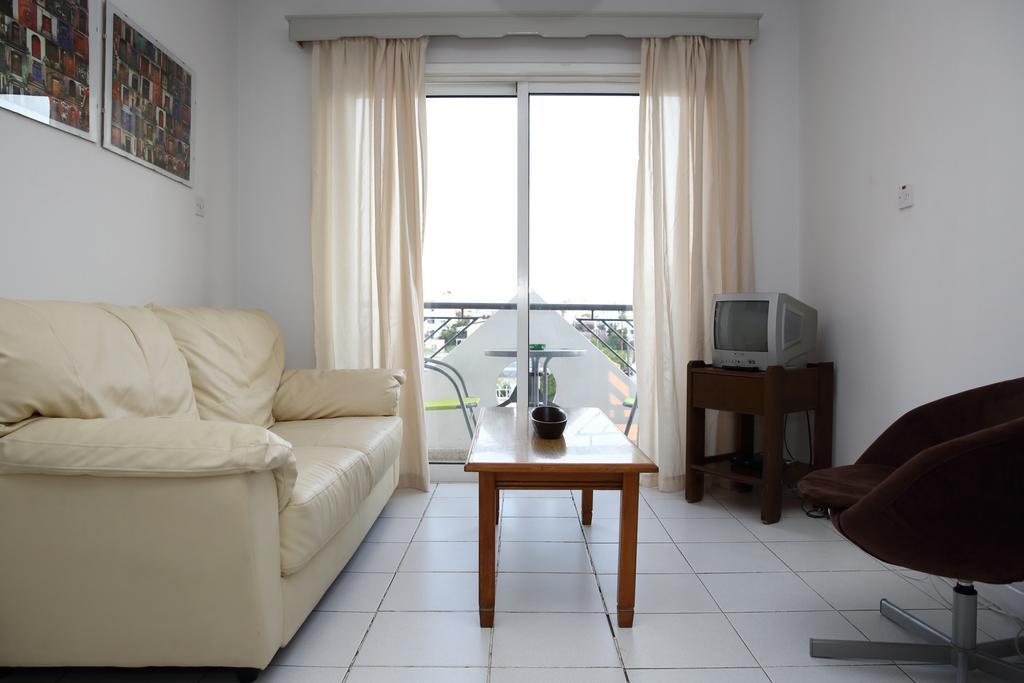 Alora Apartments Larnaca Exterior photo